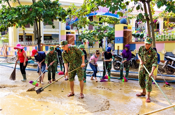 MỖI NGƯỜI LÀM VIỆC BẰNG HAI